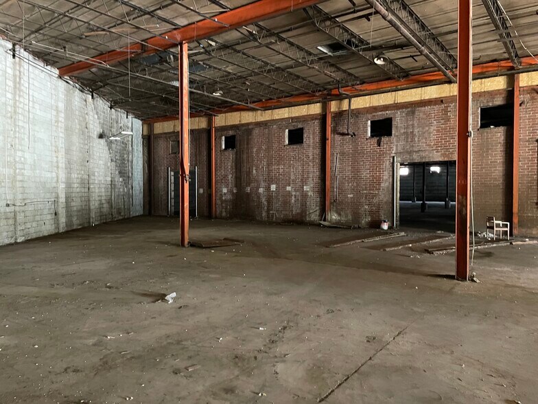 More Photos Of 3455 Empire Blvd SW, Atlanta Warehouse For Sale