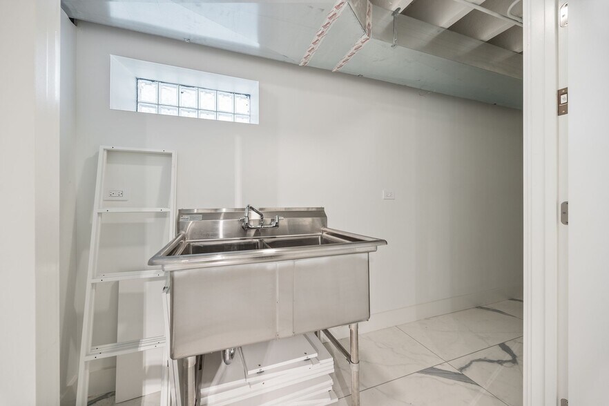 More Photos Of 1910 W North Ave, Chicago Storefront Retail Residential For Lease