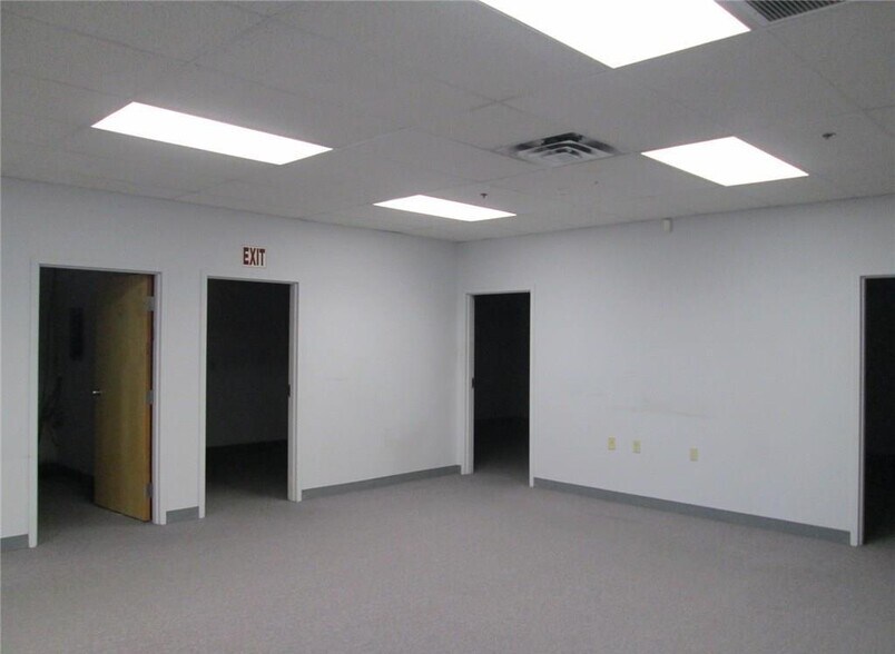 More Photos Of 90 S Park St, Willimantic Warehouse For Lease