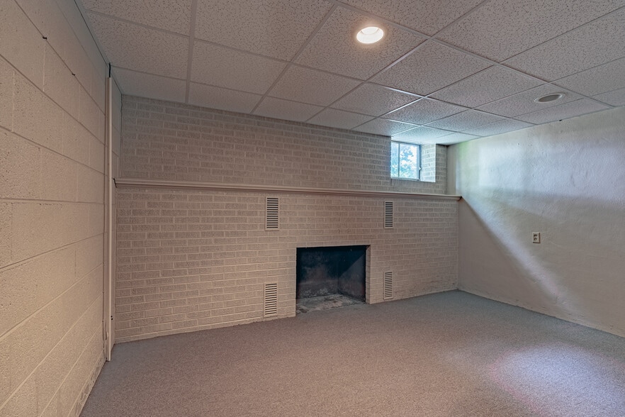 More Photos Of 3042 Brambleton Ave, Roanoke Office Residential For Sale