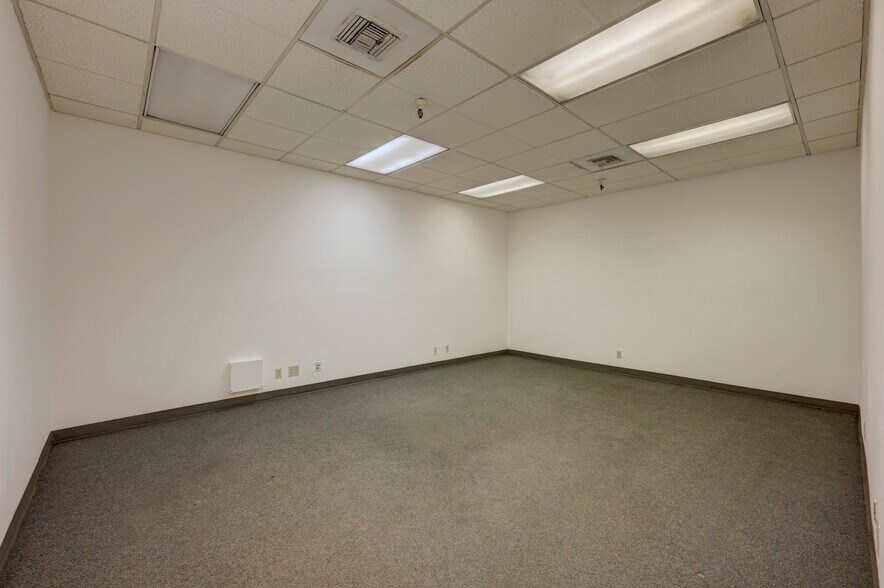 More Photos Of 575-585 Reactor Way, Reno Distribution For Lease