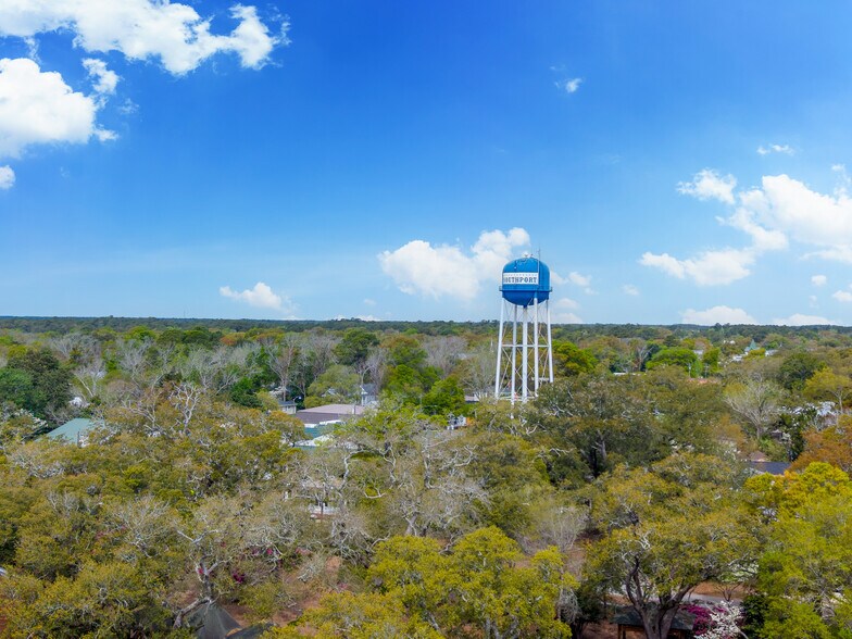 More Photos Of 119 N Davis St, Southport Hospitality For Sale