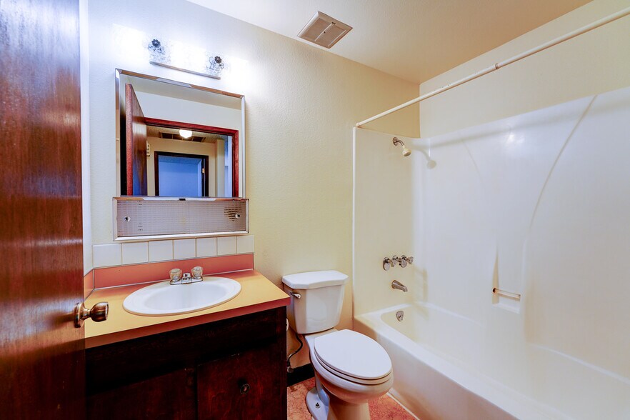More Photos Of 1397-1407 SE 130th Ave, Portland Apartments For Sale