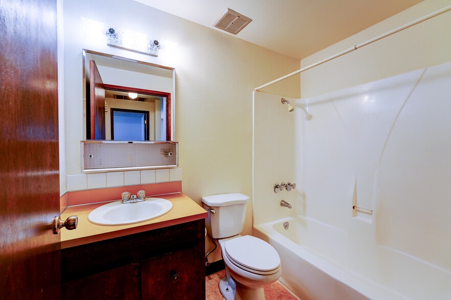 More Photos Of 1397-1407 SE 130th Ave, Portland Apartments For Sale