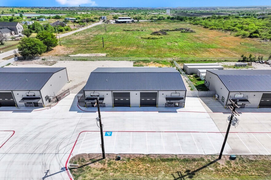 More Photos Of 2036 Seaborn Road Building 3 Suite A, Ponder Warehouse For Lease