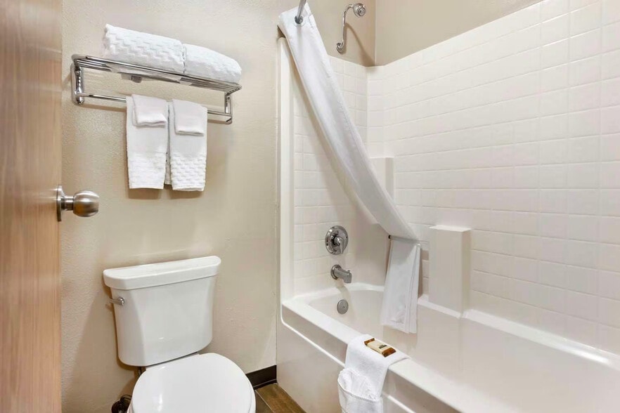 More Photos Of 1614 N 1st St, Yakima Hotel For Sale