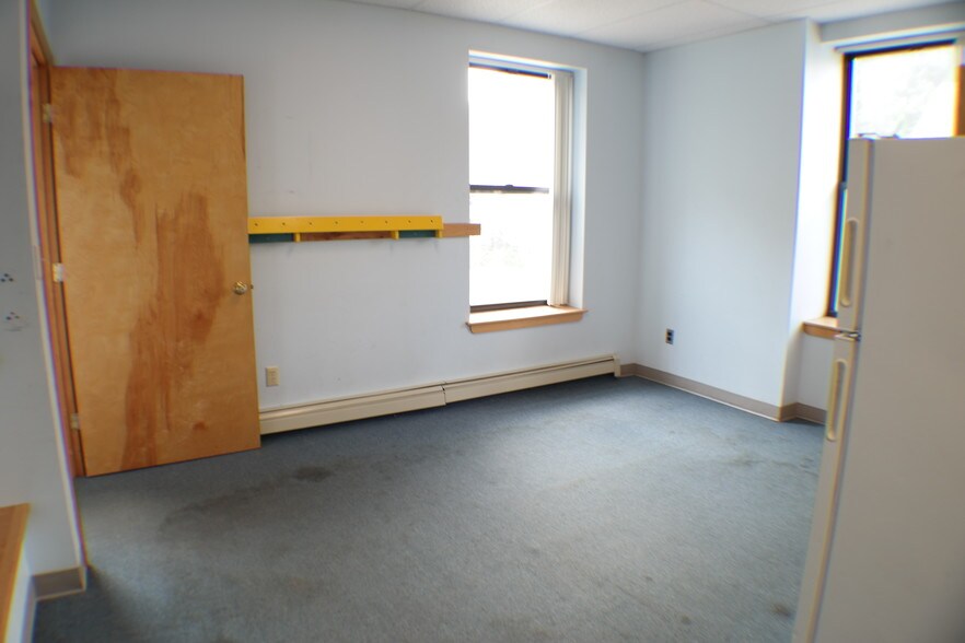 More Photos Of 117-123 Mill St, Orono Office Residential For Sale