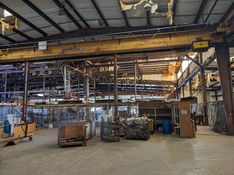 More Photos Of 314 N Maple St, Adel Manufacturing For Sale