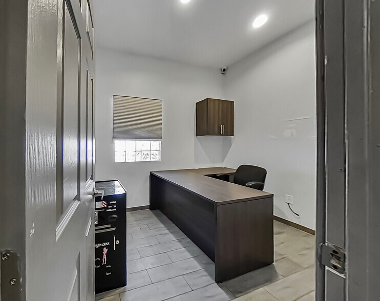 More Photos Of 3414 N 27th Ave, Phoenix Service For Sale