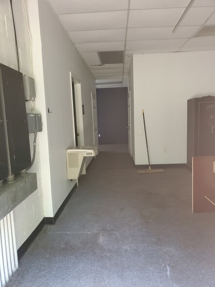 More Photos Of 5320 Riverdale Rd, Atlanta Freestanding For Lease