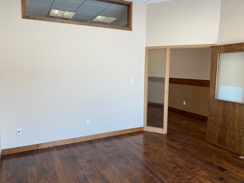 More Photos Of 2951 Ellwood Dr, Edmonton Storefront Retail Office For Lease
