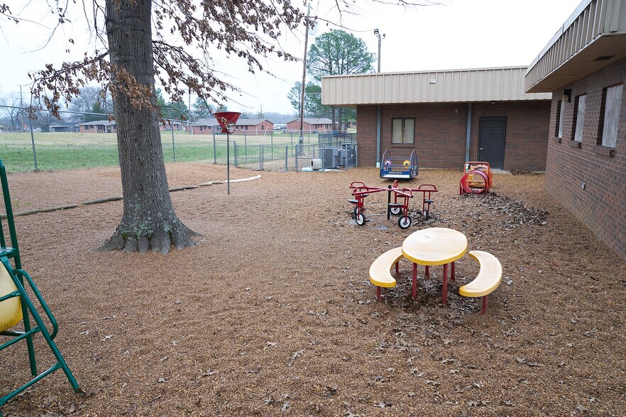 More Photos Of 309 S Scott St, Senatobia General Retail For Sale