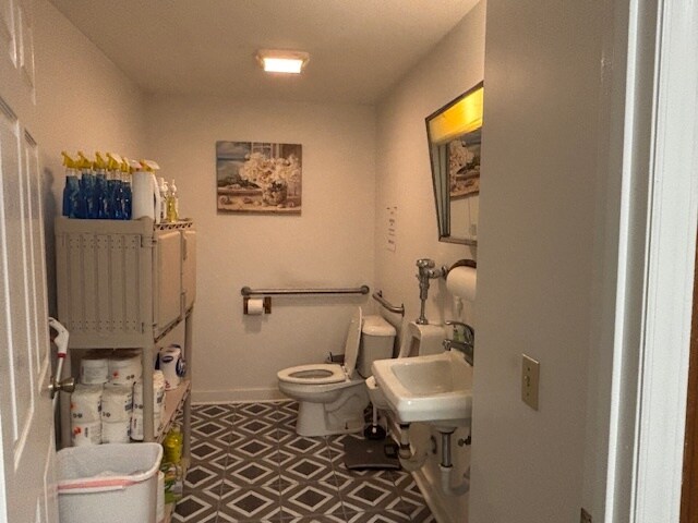 More Photos Of 714 New Bridge St, Jacksonville Storefront For Lease