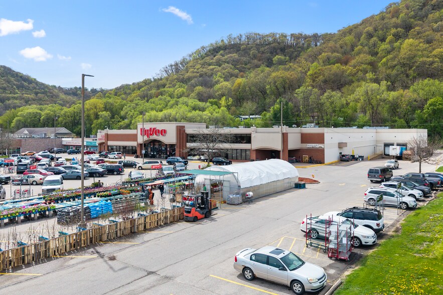 More Photos Of 1475 W Service Dr, Winona Supermarket For Sale