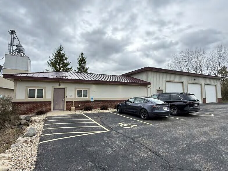 Primary Photo Of 8494 Market St, Middleton Flex For Sale