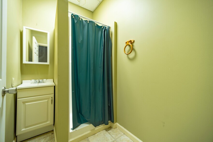 More Photos Of 555 Columbia Dr, Carrollton Office For Lease