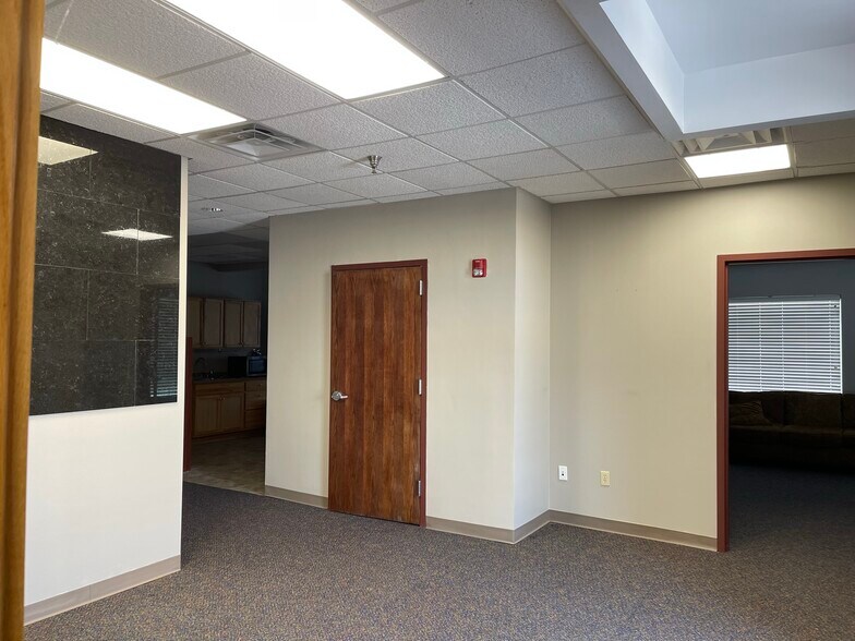 More Photos Of 12730 S Pflumm Rd, Olathe Office For Sale