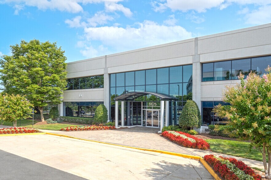 More Photos Of 5175 Parkstone Dr, Chantilly Office For Lease