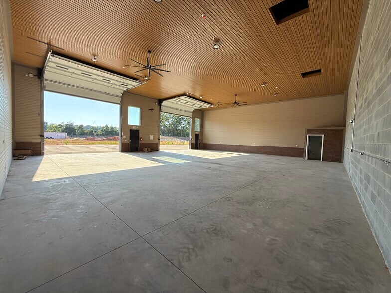More Photos Of 144 McCrary Rd, Mooresville Industrial For Sale