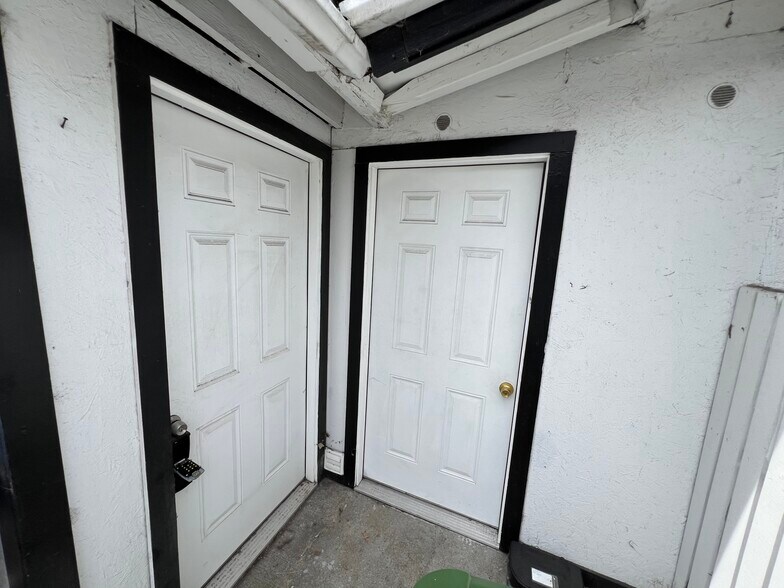 More Photos Of 2403 Louella Ave, Venice Apartments For Sale