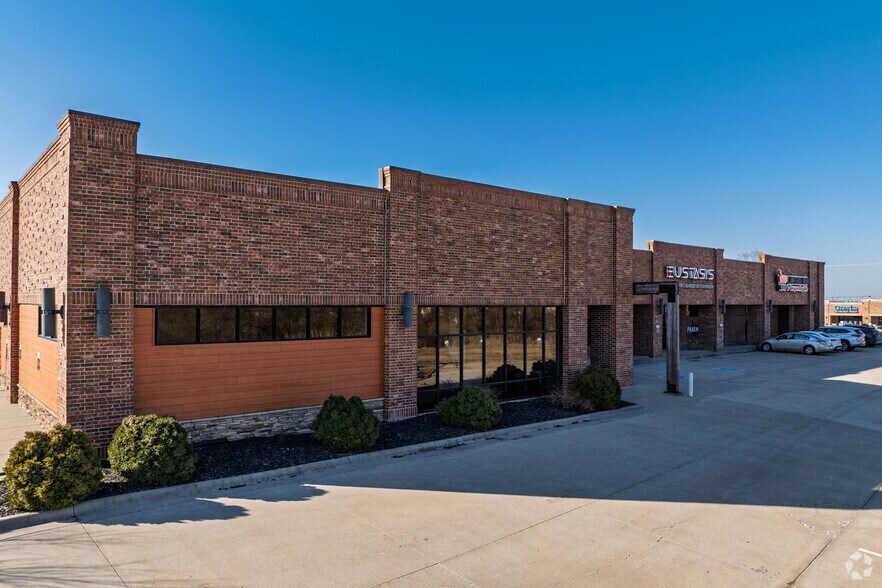 More Photos Of 5540-5550 N Farmer Branch Rd, Ozark General Retail For Sale