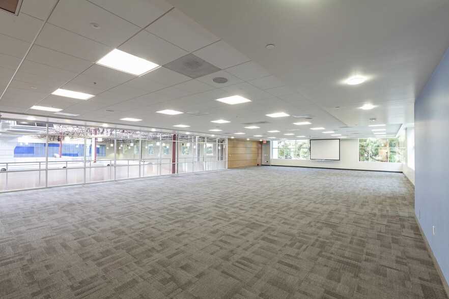 More Photos Of 2105 Rutherford Rd, Carlsbad Research And Development For Lease