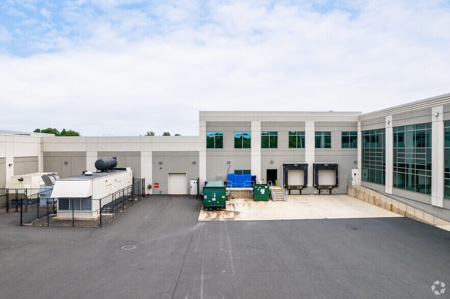 More Photos Of 1100-1140 Virginia Dr, Fort Washington Office For Lease