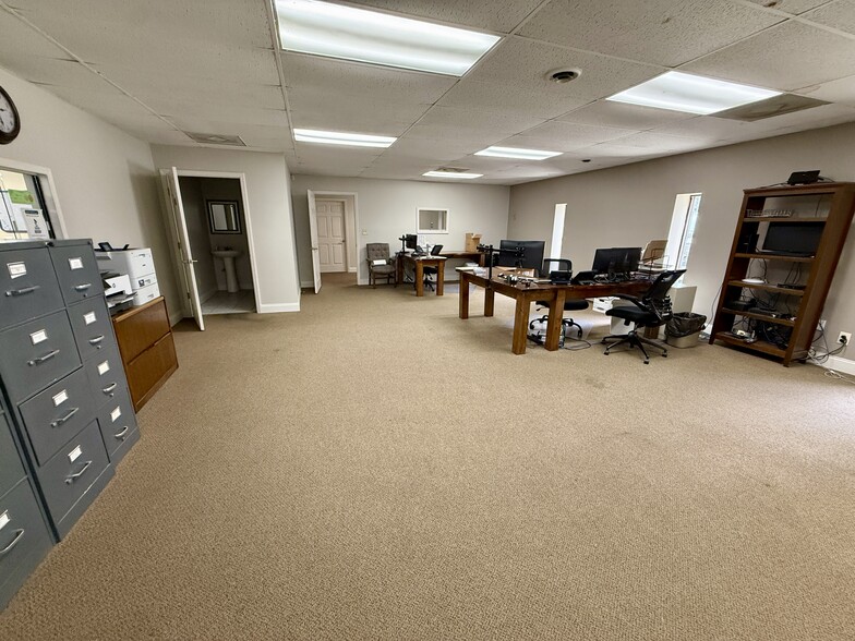 More Photos Of 1710 Belmar St, High Point Warehouse For Sale