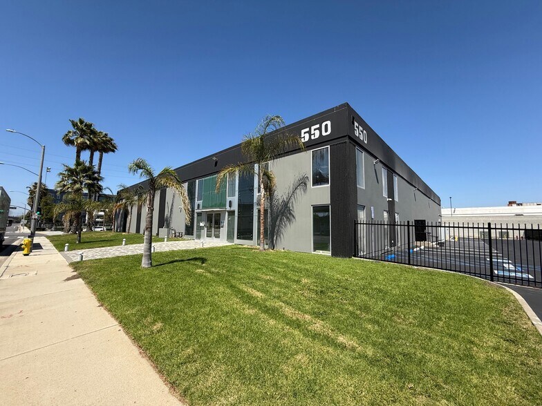 More Photos Of 550 N Nash St, El Segundo Warehouse For Lease