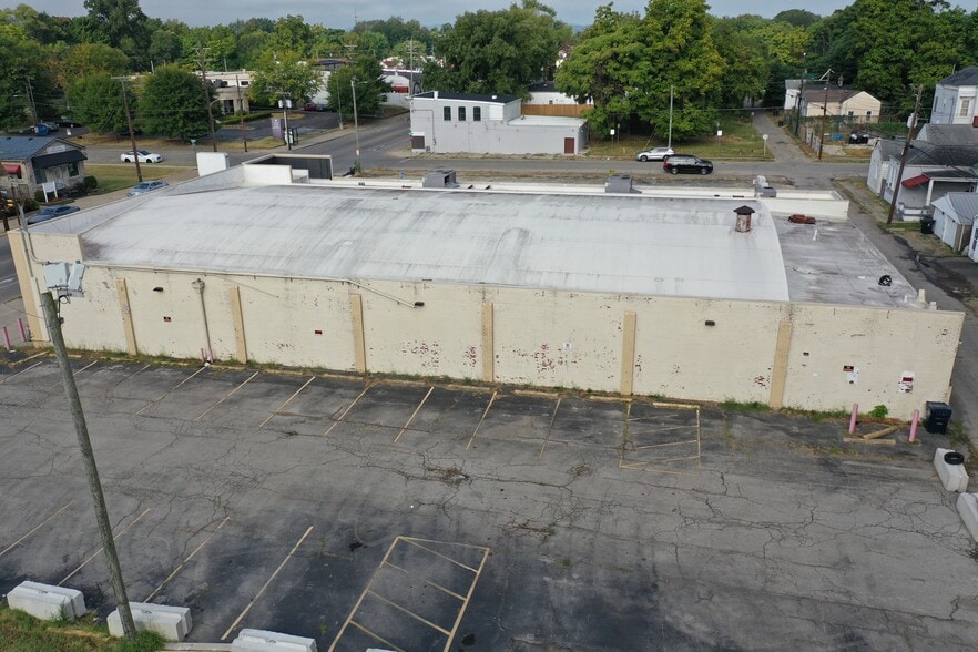 More Photos Of 2421 W Market St, Louisville Freestanding For Sale