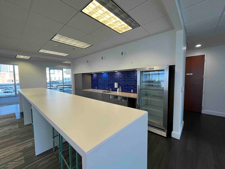More Photos Of 2 20th St N, Birmingham Office For Lease