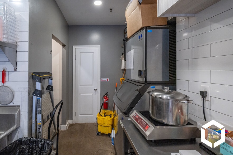 More Photos Of 313 9th St, Brooklyn General Retail For Lease