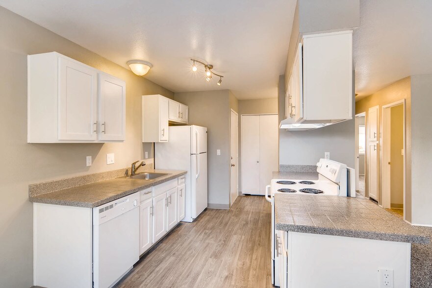 More Photos Of 805 NE Kane Dr, Gresham Apartments For Sale