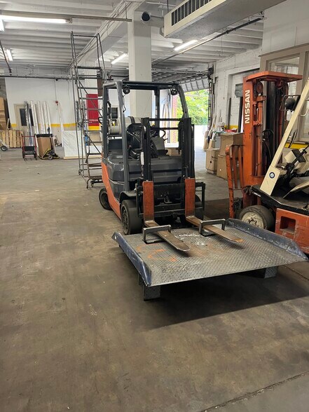 More Photos Of 2120 Walnut St, Jacksonville Warehouse For Lease