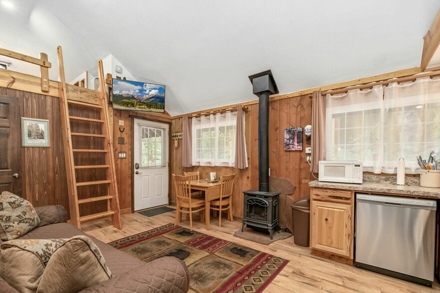 More Photos Of 4980 Highway 73, Evergreen Hotel For Sale