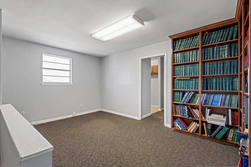 More Photos Of 405 N Causeway Blvd, Metairie Freestanding For Sale