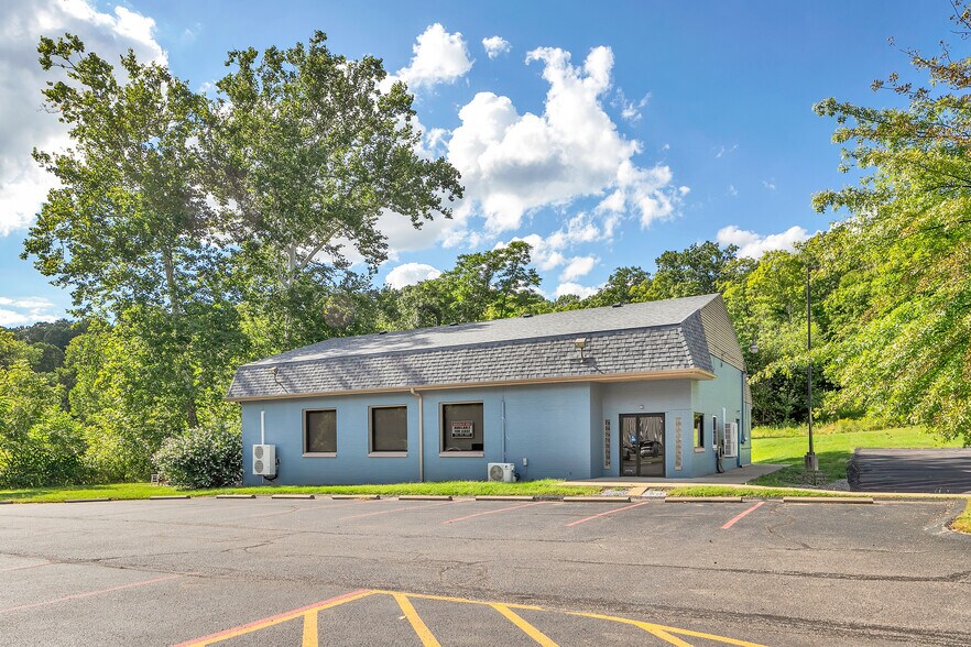 More Photos Of 715 Craigdell Rd, New Kensington Bar For Sale