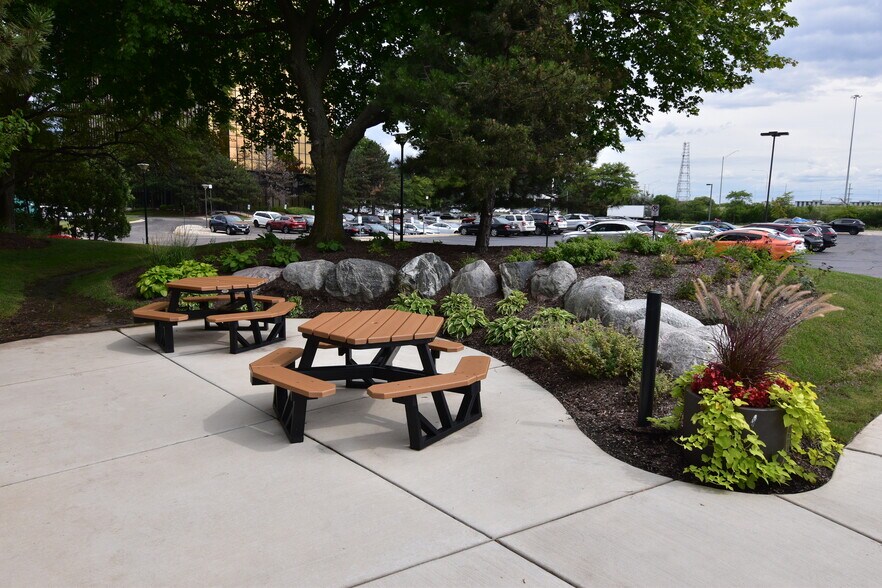 More Photos Of 3701 Algonquin Rd, Rolling Meadows Office For Lease