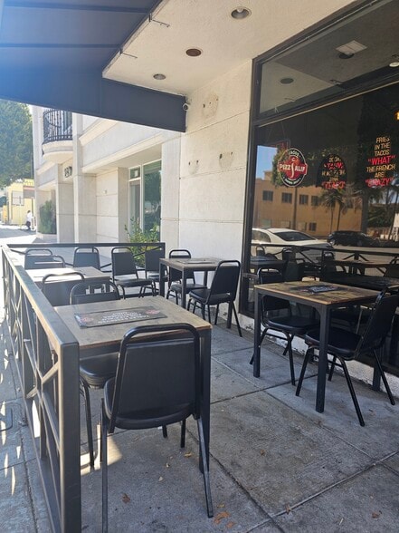 More Photos Of 233 S La Cienega Blvd, Beverly Hills Storefront For Lease