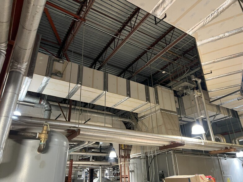 More Photos Of 8800 Line Ave, Shreveport Research And Development For Sale