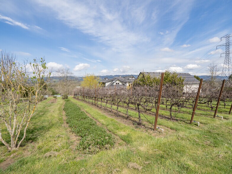 More Photos Of 20300 NE Highway 240, Newberg Hotel For Sale