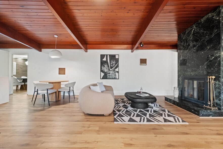 More Photos Of 176 Kingsview Dr, Weirton Showroom For Sale