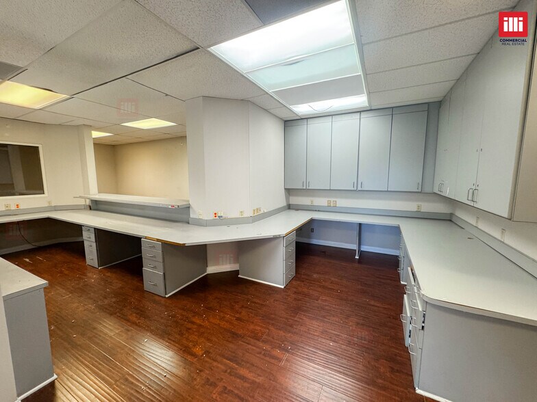 More Photos Of 18515-18549 Roscoe Blvd, Northridge Office For Lease