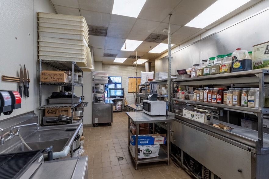 More Photos Of 7280 UTSA Blvd, San Antonio Freestanding For Lease