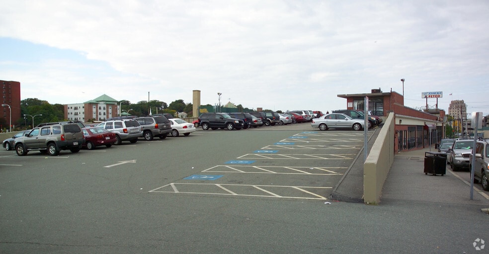 More Photos Of 153-205 Parkingway St, Quincy Storefront For Lease