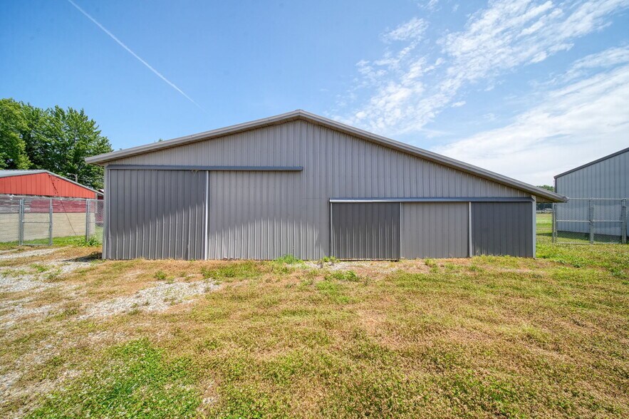 More Photos Of 15379 Howard Rd, Hanover Flex For Sale