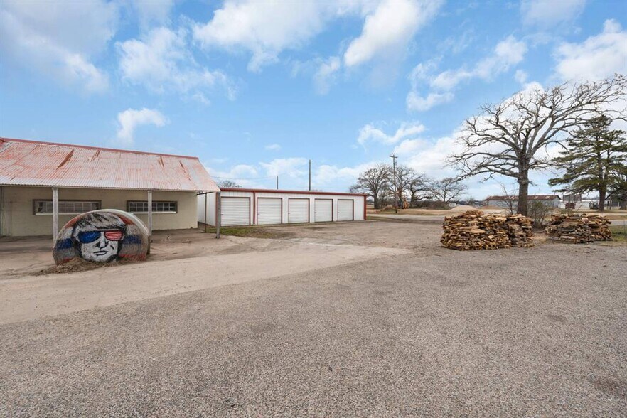 More Photos Of 4500 FM 515, Emory Light Manufacturing For Sale