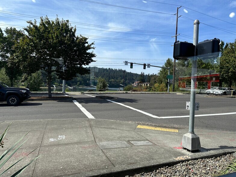 More Photos Of 1906 SE Monroe St, Portland Freestanding For Lease