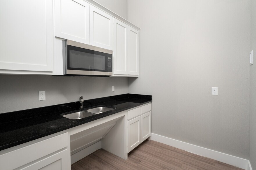 More Photos Of 1400 N Coit Rd, McKinney Medical For Sale