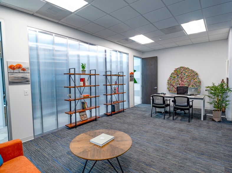 More Photos Of 8215 Long Point Rd, Houston Coworking Space